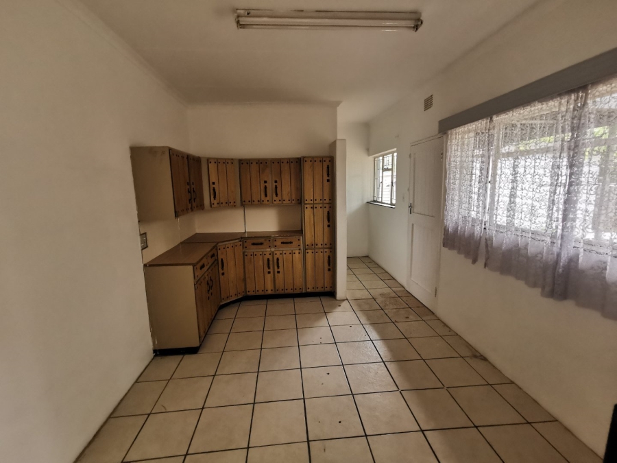 To Let  Bedroom Property for Rent in Flamwood North West